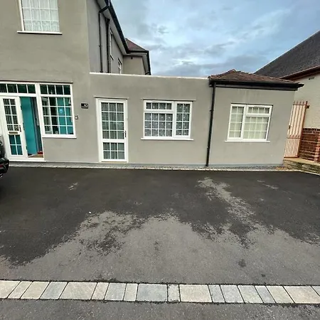 1bedroom In Family With Tiny Wet And Own Entrance Birmingham