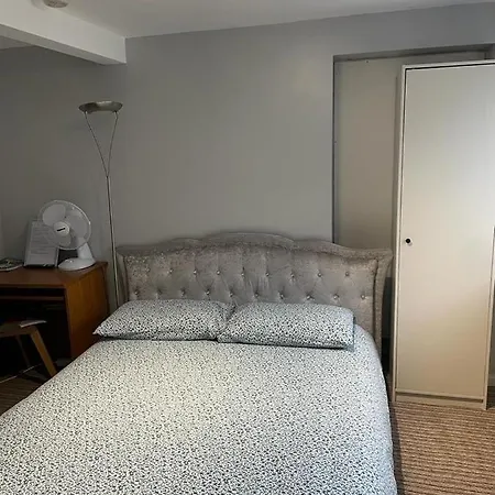 1bedroom In Family With Tiny Wet And Own Entrance Alloggio in famiglia *